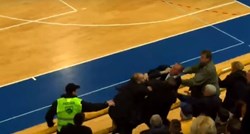 KAOS U SRPSKOM RUKOMETU Opća tučnjava na tribinama tijekom finala kupa