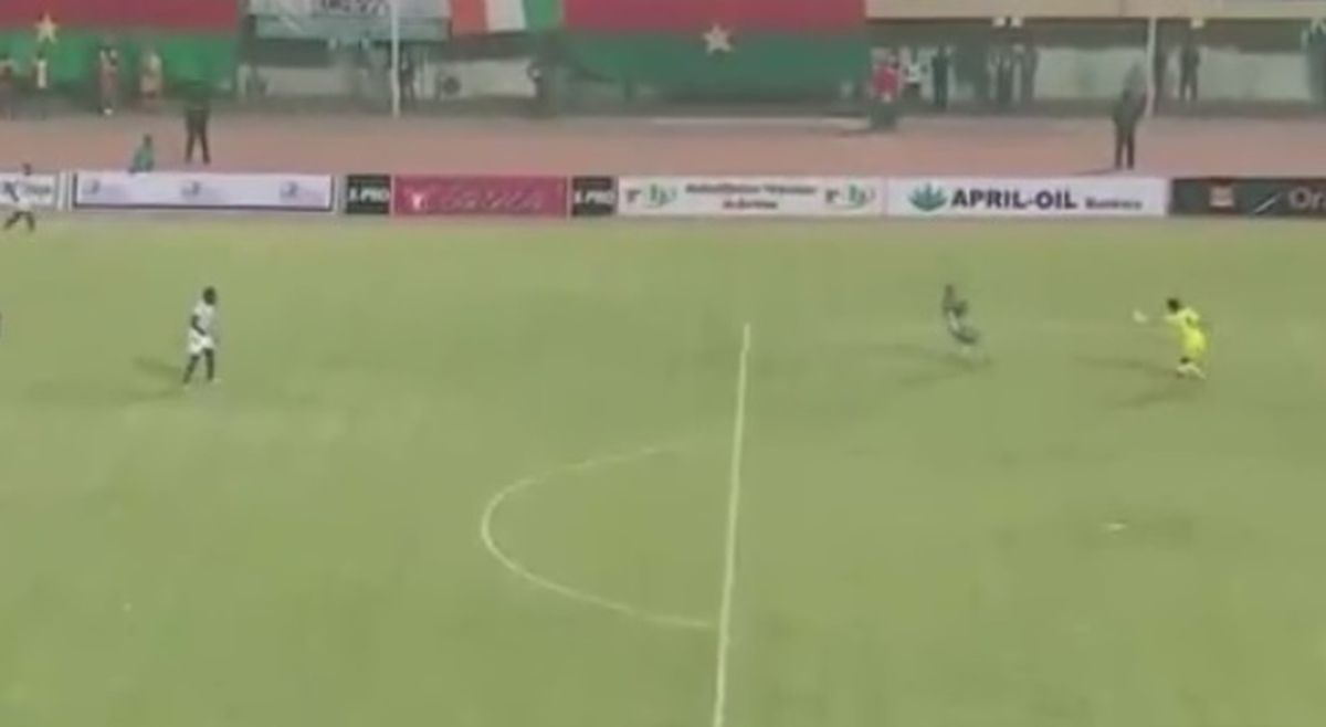 Vratar afričke reprezentacije umislio da je napadač i primio gol