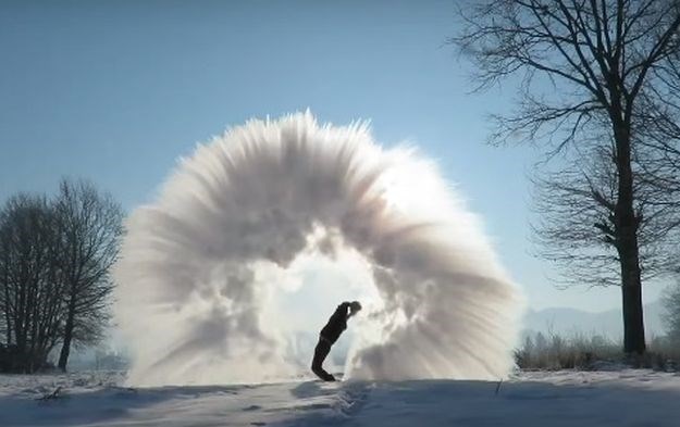 VIDEO Bosanac bacio vruću vodu u zrak na -30, dogodilo se nešto nevjerojatno