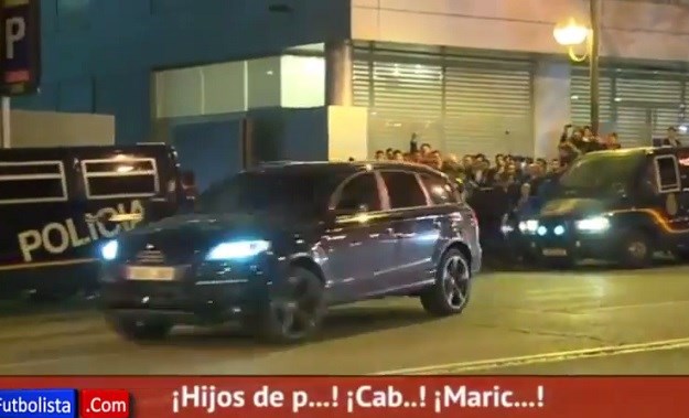 Sačekuša ispred stadiona: Pogledajte kako su navijači Reala vrijeđali igrače