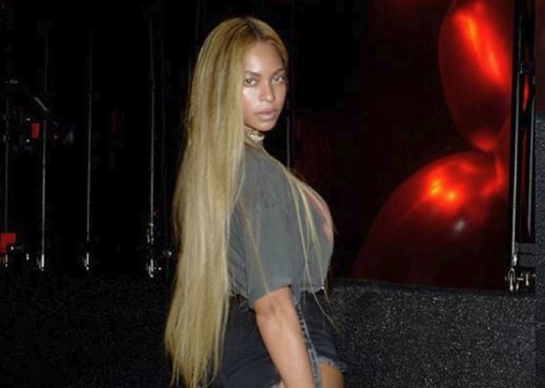 Fotka od 3 milijuna lajkova: Beyonce pozirala u vrućim hlačicama, svi gledaju u čizme od 10 tisuća dolara