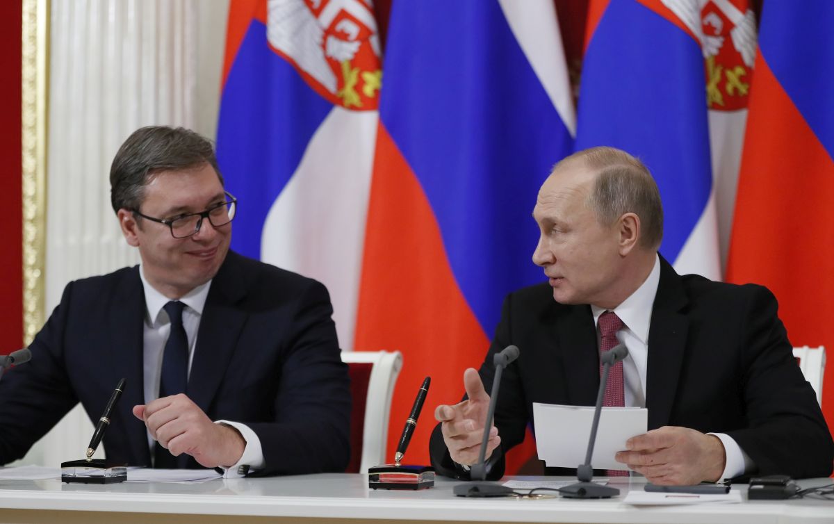 Vučić rekao Putinu da Srbija neće ući u NATO