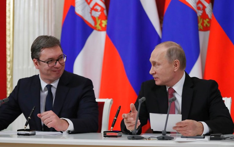Vučić rekao Putinu da Srbija neće ući u NATO