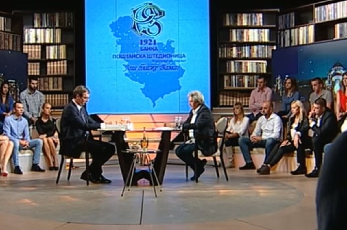 VIDEO Tijekom Vučićevog gostovanja u emisiji "Ćirilica" dečko u publici pao u nesvijest - opet