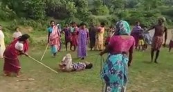 VIDEO Navodnog silovatelja žene zavezale i pretukle ogromnim štapovima