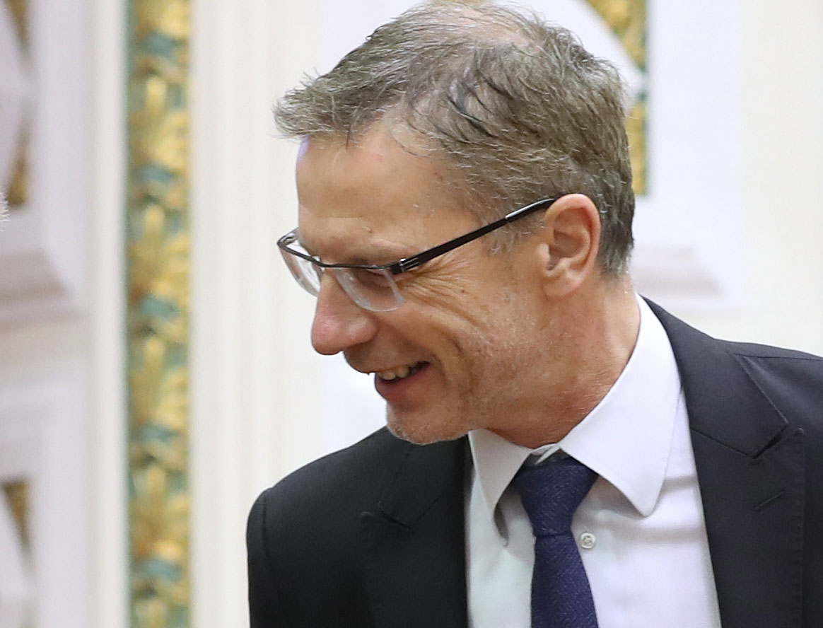 Guverner HNB-a ne zna koliko točno zarađuje pa smo mu pomogli zbrojiti