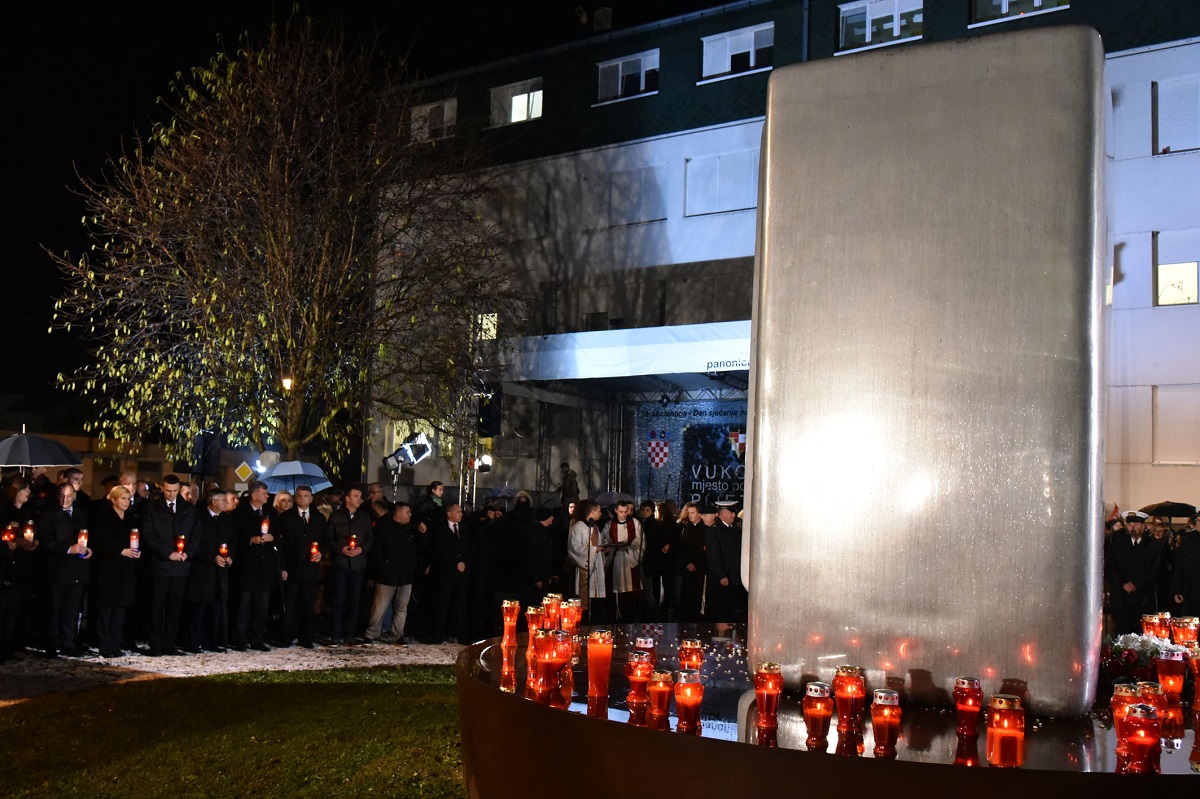 Obitelji nestalih branitelja: "Prosvjed u Vukovaru pretvara se u bojno polje"