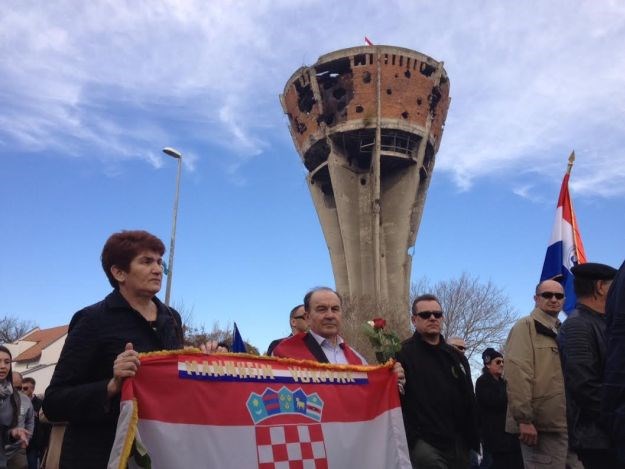 50 tisuća ljudi odalo počast Vukovaru: "Glavašević je svojim glasom palio svjetlo u svima nama"