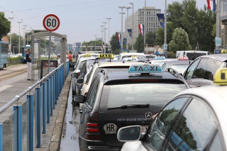 Taksisti prijete: "Ako se ne zabrani Uberova aplikacija opet ćemo na ulicu"