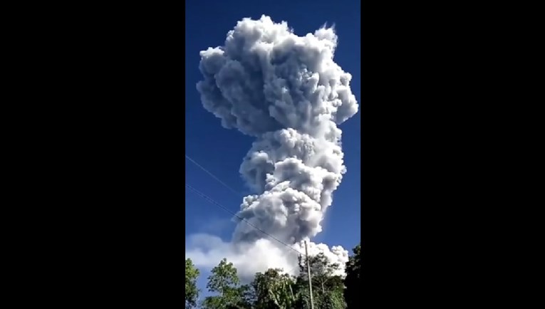 VIDEO Stanovnici Jave evakuirani zbog erupcije jednog od najaktivnijih vulkana na svijetu