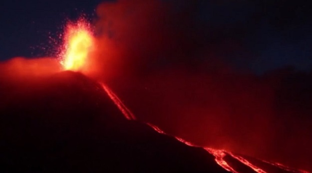 Erupcija vulkana u Indoneziji usmrtila najmanje šest osoba