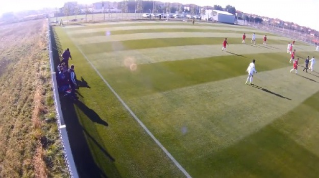 Šokantan video iz Rumunjske: Trener pretukao 16-godišnjeg nogometaša na utakmici