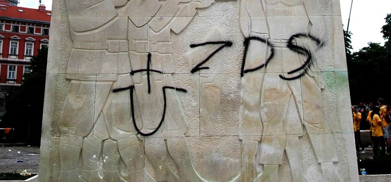 Policija pronašla tko je ustaškim simbolima išarao spomenik na riječkoj Delti
