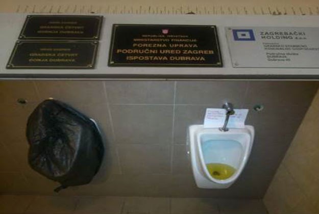 Evo kako izgleda "outsourceani" WC u Poreznoj upravi u Dubravi