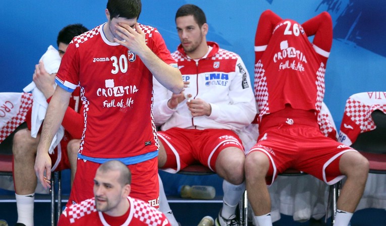 KAPETAN I IGRAČI U SUZAMA Nitko ne može objasniti poraz