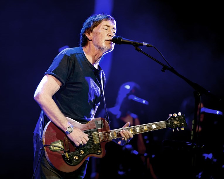 Chris Rea stabilno nakon što se srušio usred koncerta