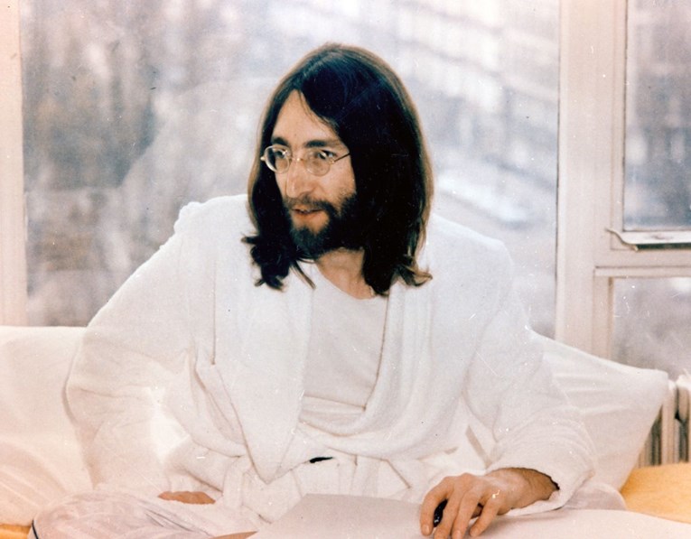 Pojavile se dosad nikad viđene fotke Johna Lennona