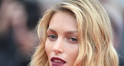 FOTO Slavna manekenka slučajno pokazala grudi u Cannesu