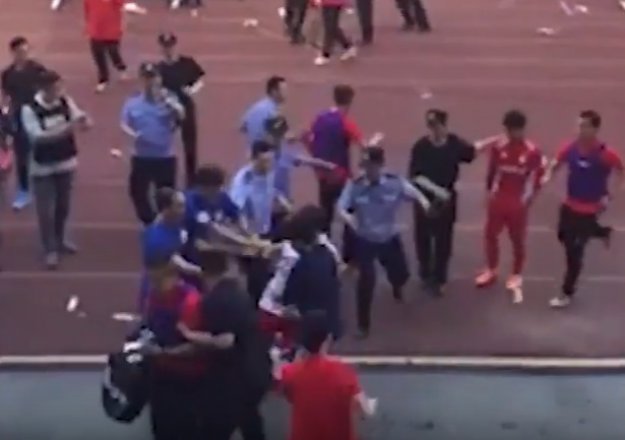 VIDEO Sammirovi suigrači pretučeni: Žestoka tučnjava nogometaša u Kini