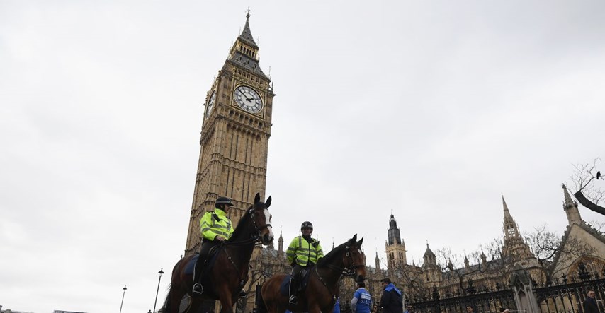 Zatvoren londonski most Westminster, policija pretražuje napušteno vozilo