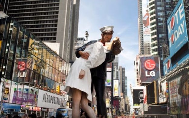 Simbol kraja Drugog svjetskog rata: Umrla žena koju je na Times Squareu strastveno poljubio mornar