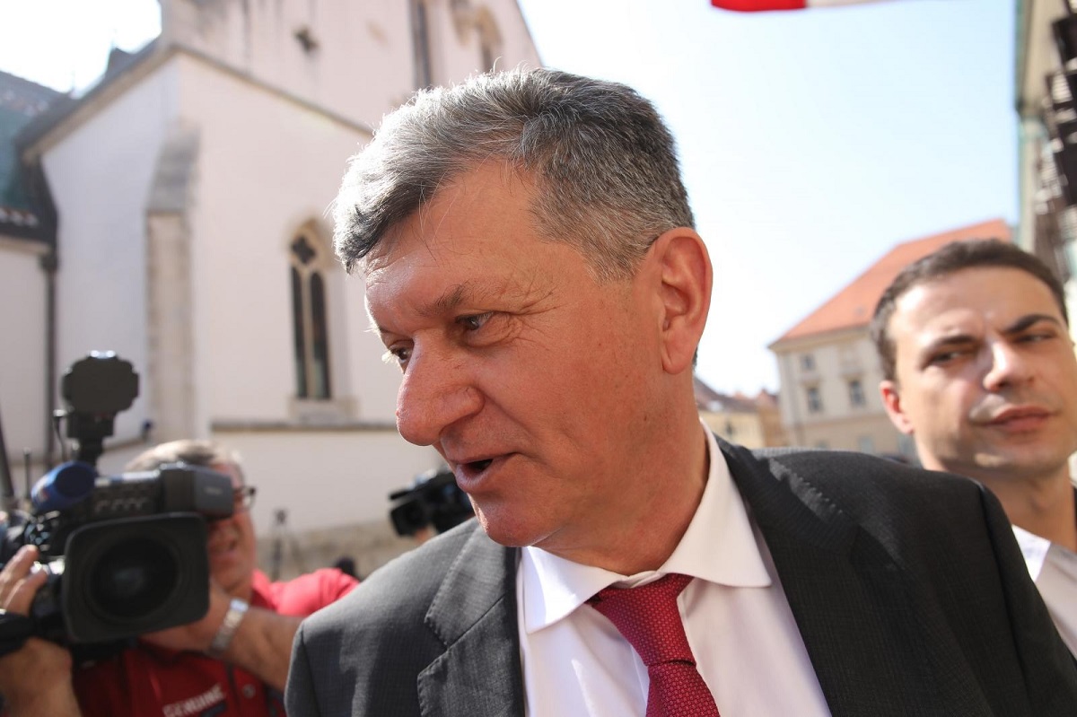 Kujundžić upozorava na "stanja koja štete državi i naciji"