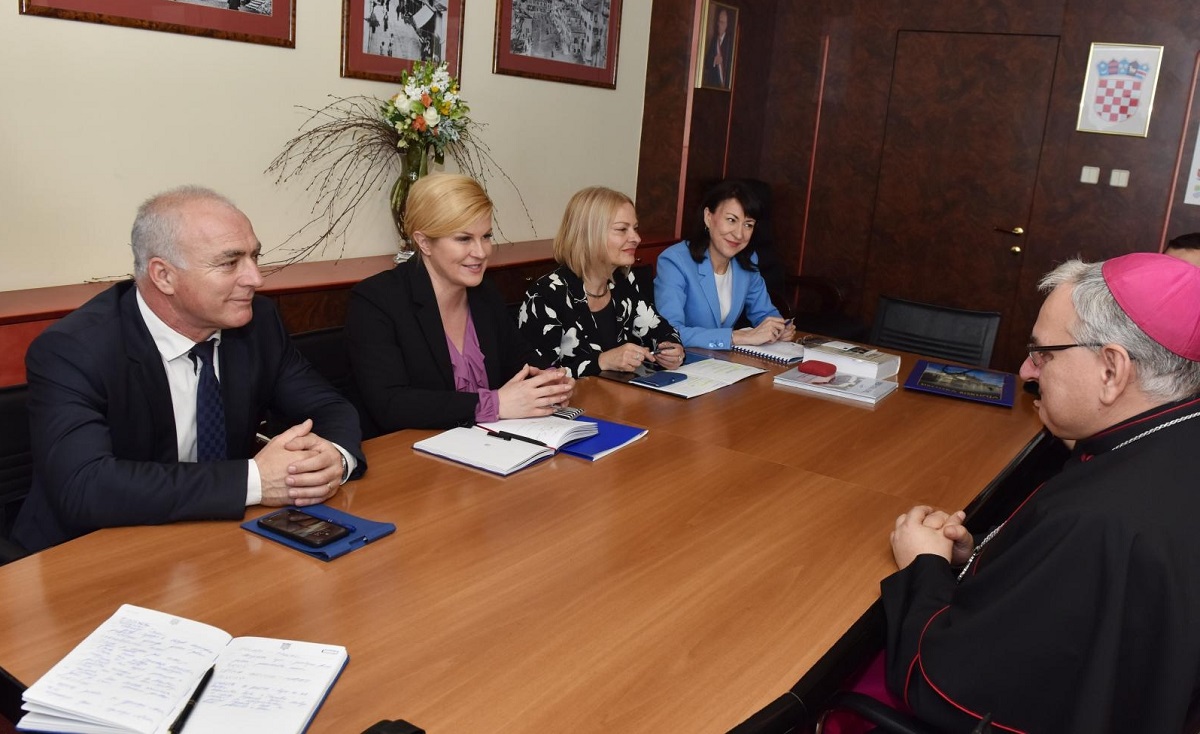 Kolinda se sastala sa šibenskim biskupom: "Bio je to jedan srdačni susret"