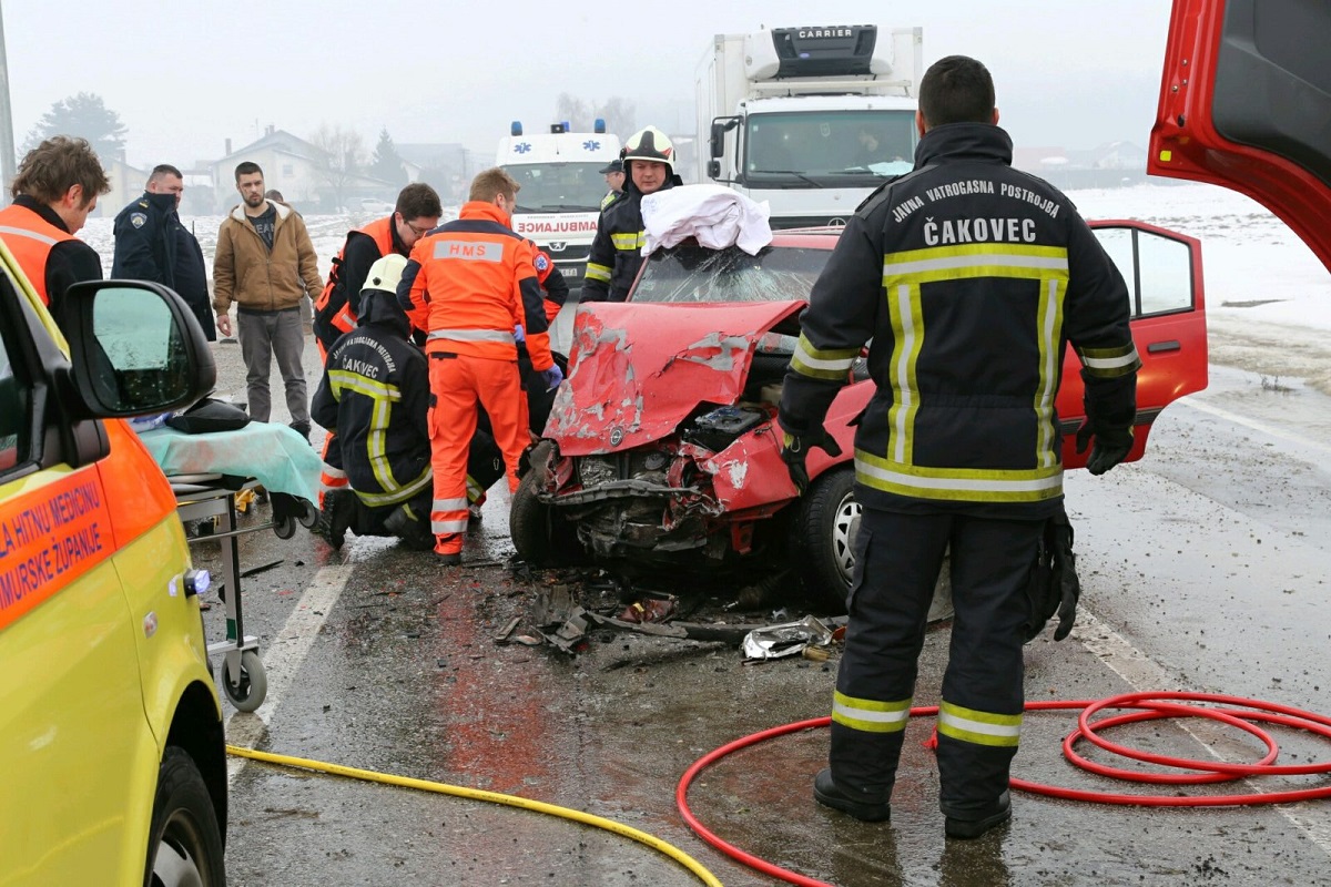 Policija objavila detalje nesreće u Međimurju u kojoj su vatrogasci izvlačili ljude iz auta