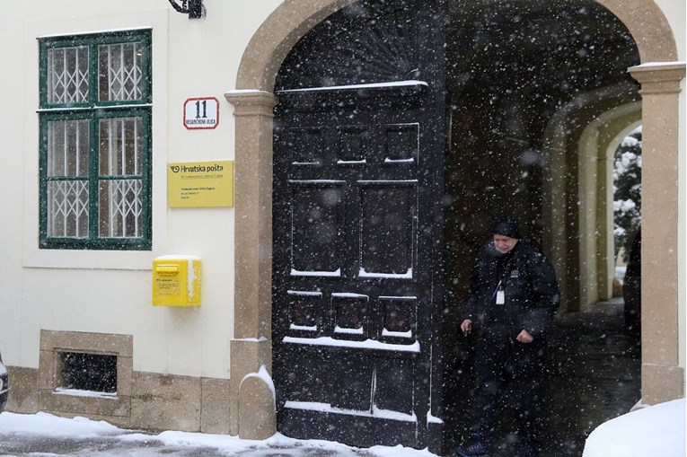 Naoružani razbojnik opljačkao poštu u Zagrebu