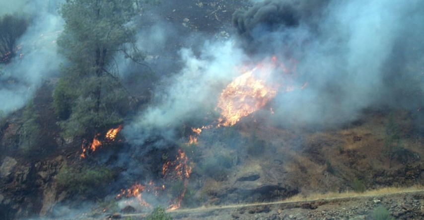 Zbog velikog požara u Kaliforniji evakuirano 5.000 ljudi, vatra prijeti nacionalnom parku Yosemite