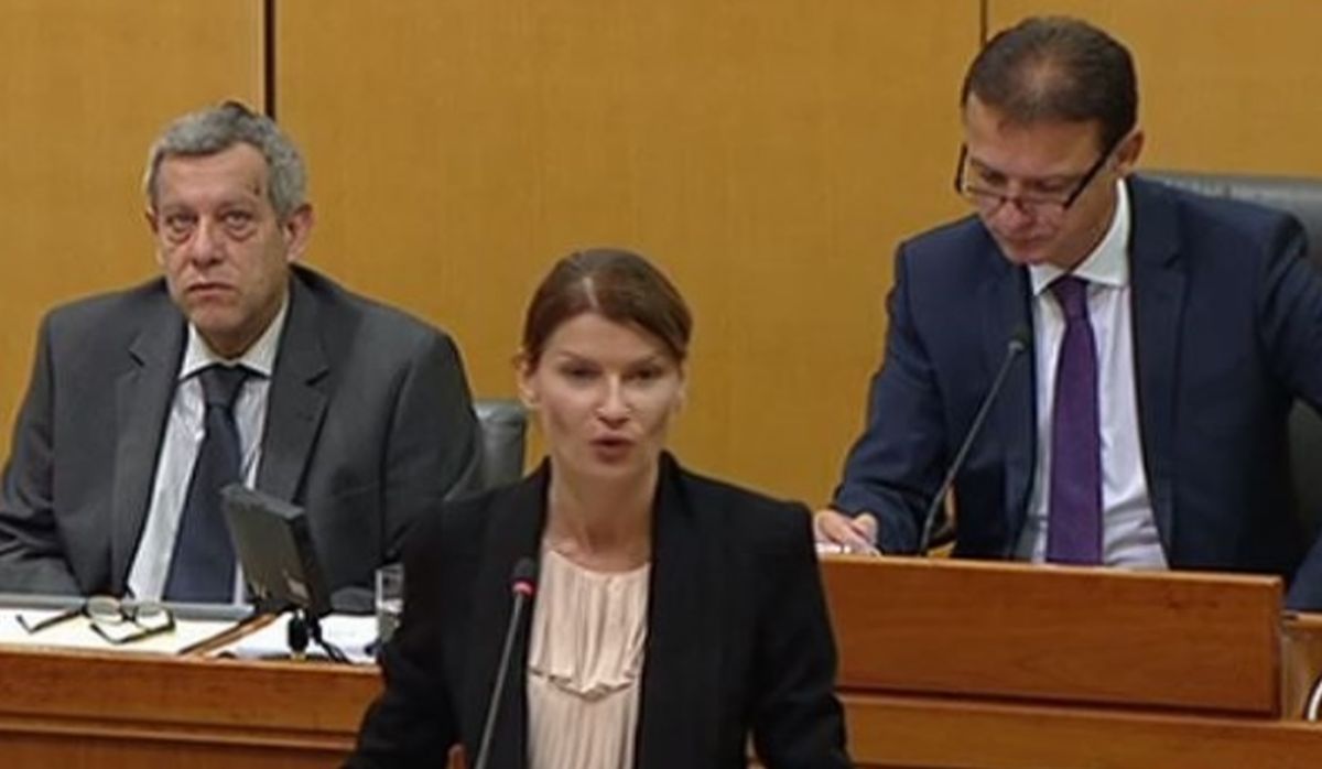 Njonjo u saboru isključio mikrofon SDP-ovki
