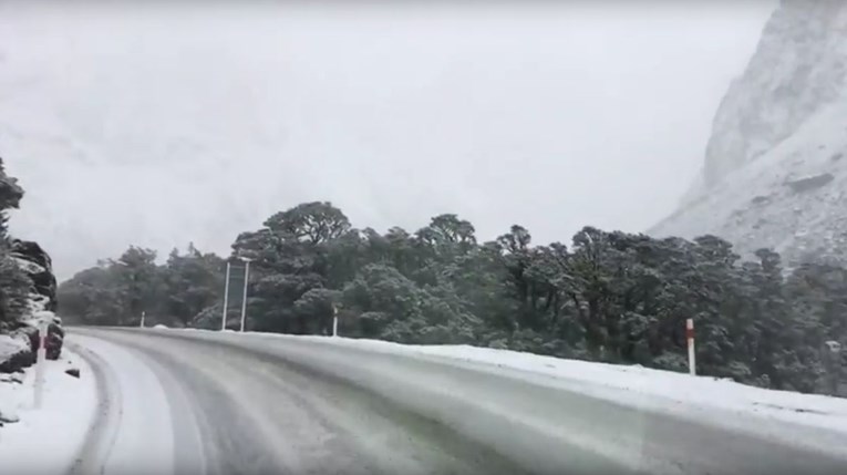 VIDEO Novi Zeland pogodila snježna oluja, tisuće domaćinstava bez struje
