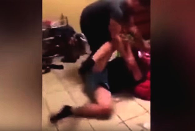 VIDEO Uhvatio suprugu s drugim u krevetu, zbog reakcije postao hit na internetu