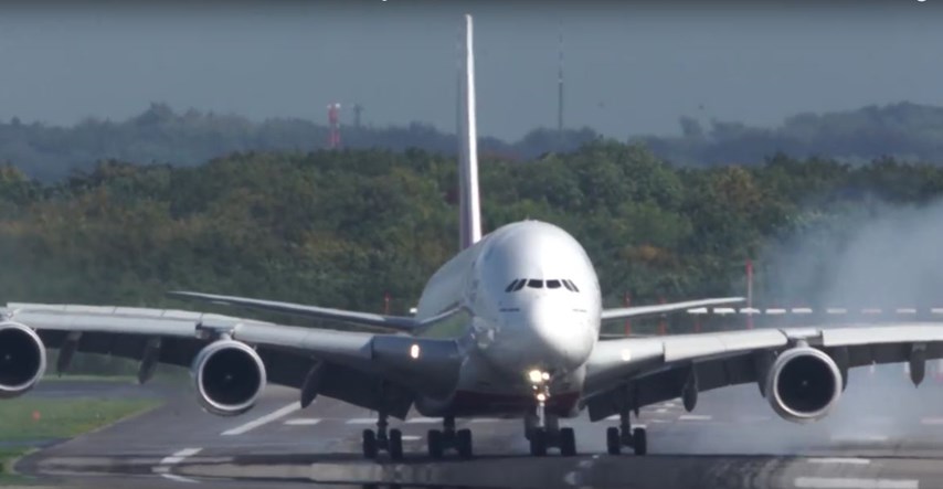 U Njemačkoj golemi Airbus jedva sletio zbog orkanskog vjetra, pogledajte snimku
