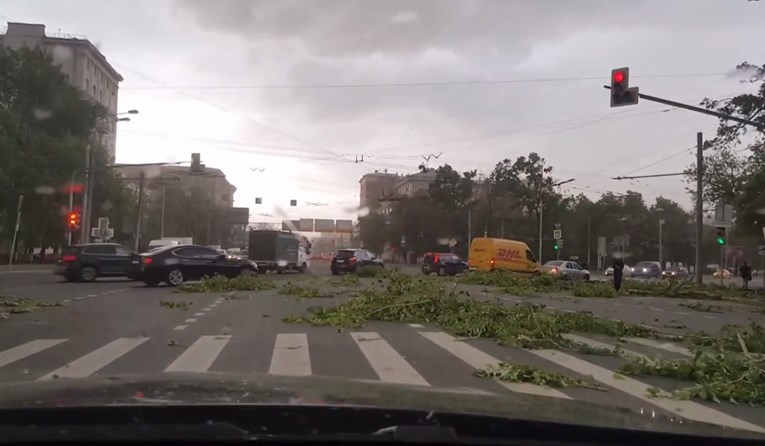 VIDEO Broj mrtvih u oluji u Moskvi porastao na 11, preko 50 osoba ozlijeđeno