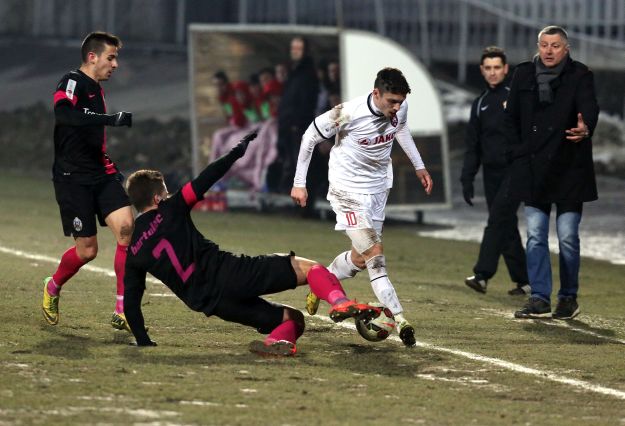 Pjesnici izgubljeni u blatu Kranjčevićeve: Lokosi "šesticom" preskočili Hajduk