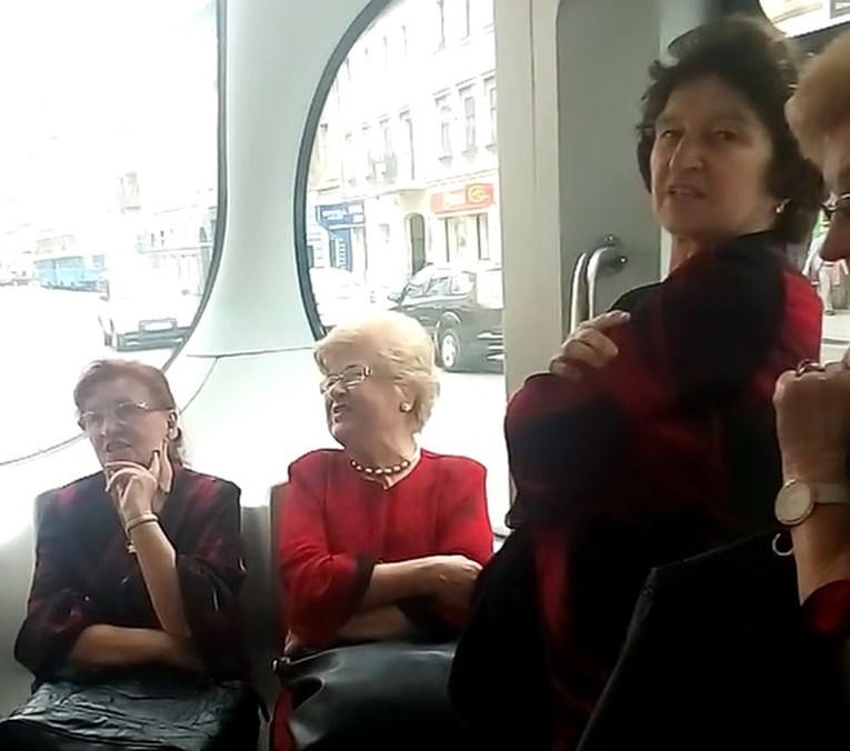VIDEO Zato volimo Zagreb: Ove bakice genijalno su popravile tmurni dan
