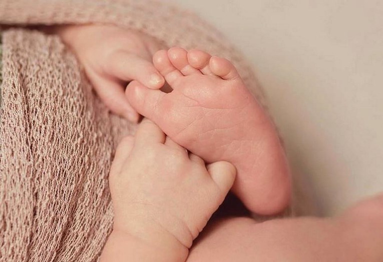 Zaostajanje u razvoju beba: Kada je uobičajeno, a kada zaista kasne?
