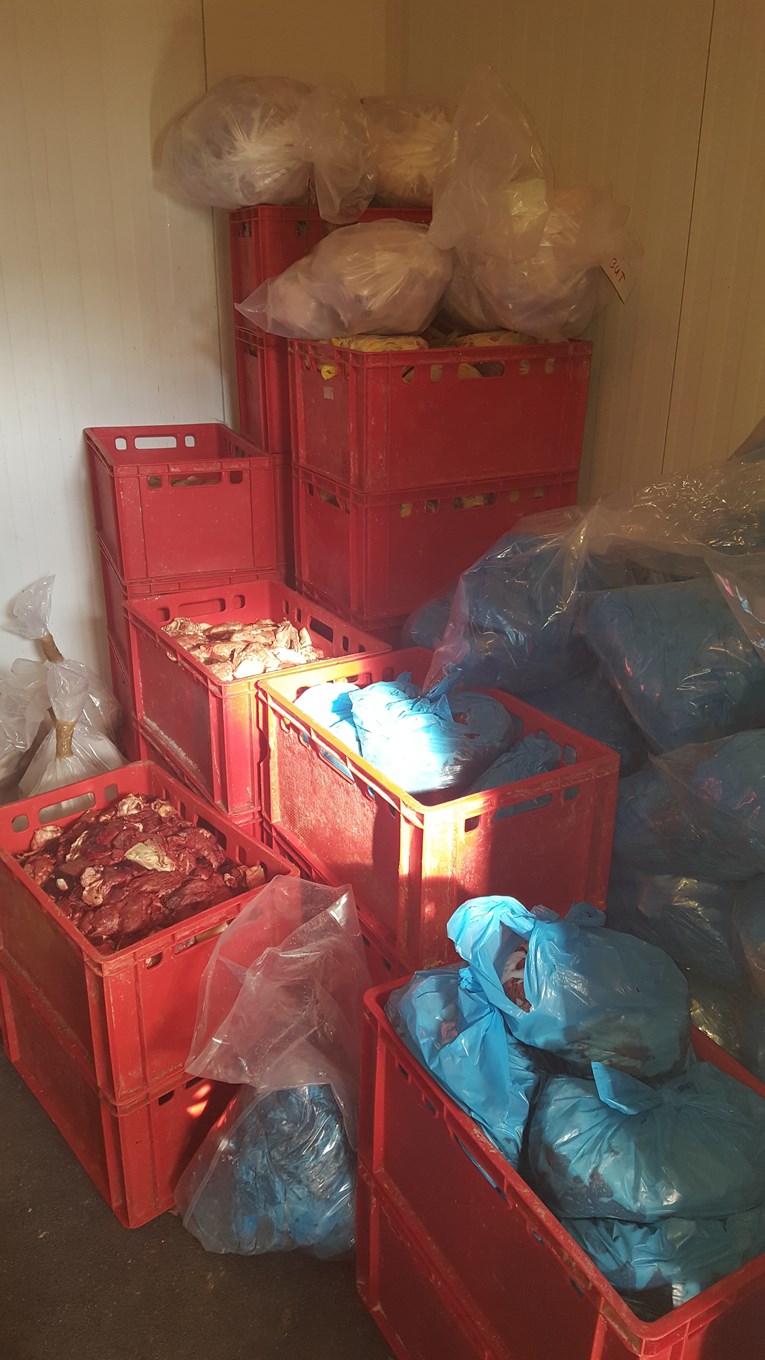 NOVI SKANDAL Kod Ozlja otkrivena ilegalna mesnica, 5 tona sumnjivog mesa bit će uništeno