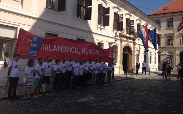 Referendumska inicijativa "Nećete bez naroda!" galamila pred Vladom: "Milanoviću, ne osvećuj se građanima"
