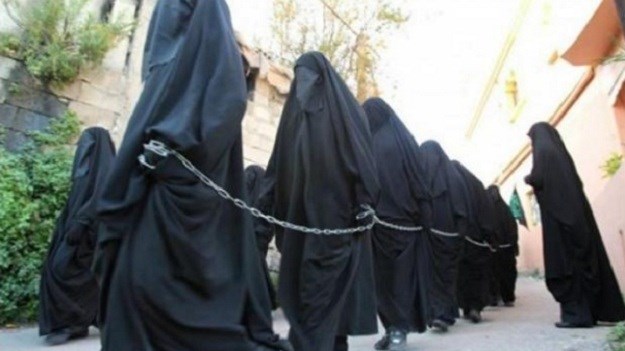 Krvoločna militantica ISIS-a do smrti izmrcvarila djevojku zbog "neprikladne odjeće"