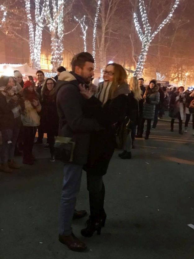 Filmska scena: Zaprosio djevojku u centru Zagreba pred stotinama ljudi