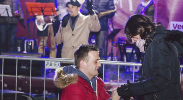 Romantika na Adventu u Zagrebu: Pred svima zaprosio ljubav svog života