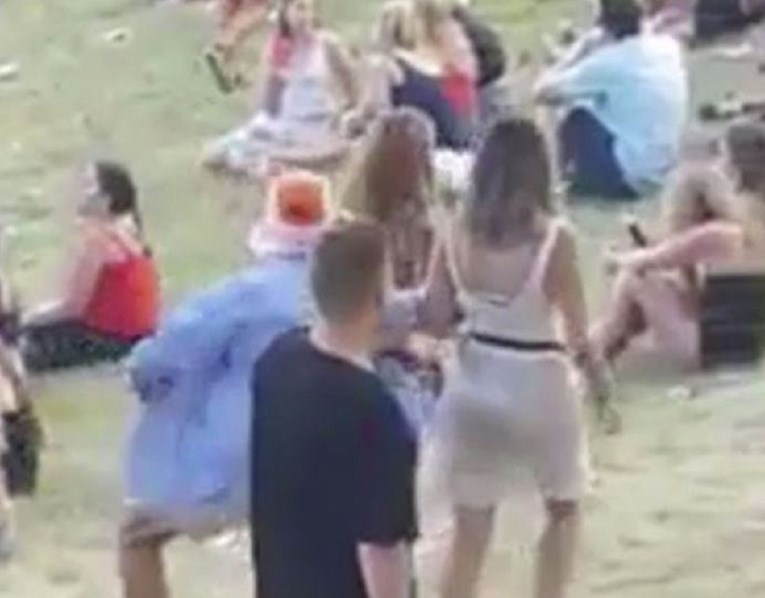 VIDEO Zašlatao toples djevojku na festivalu i pobjegao, ali vrlo brzo je požalio