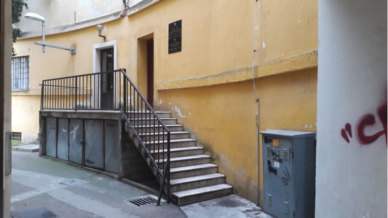 Osobe s invaliditetom na vještačenje u Splitu šalju preko 10 stepenica, nalaz se čeka godinu dana
