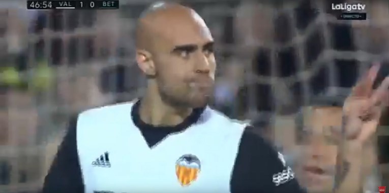 Valencia pobjedom na bod od Reala