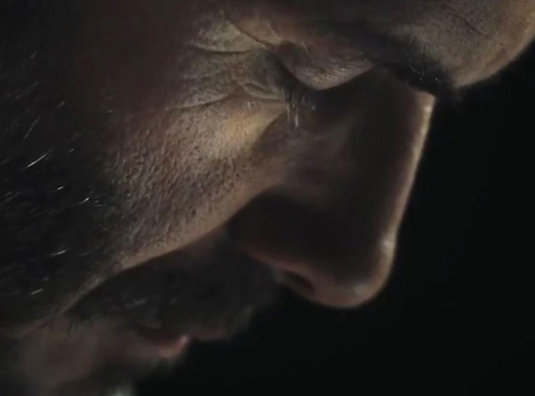 Razgolićeni David Beckham snimio vrlo moćan film o zlostavljanju djece