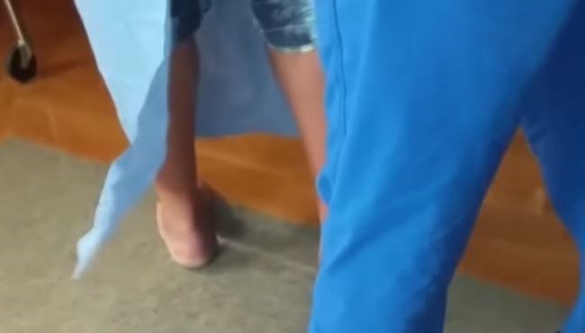 Pijani doktor porodio ženu, oštetio još bebu doživotno, ali i dalje radi kao da se ništa nije dogodilo