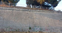FOTO Uspavani splitski komunalci: "Ustaški grafiti pola godine stoje na tvrđavi Gripe"