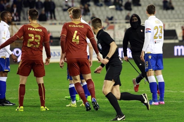 Derbi na Poljudu sucu koji je uništio polufinale Kupa i kojeg je lani ganjao torcidaš sa šipkom